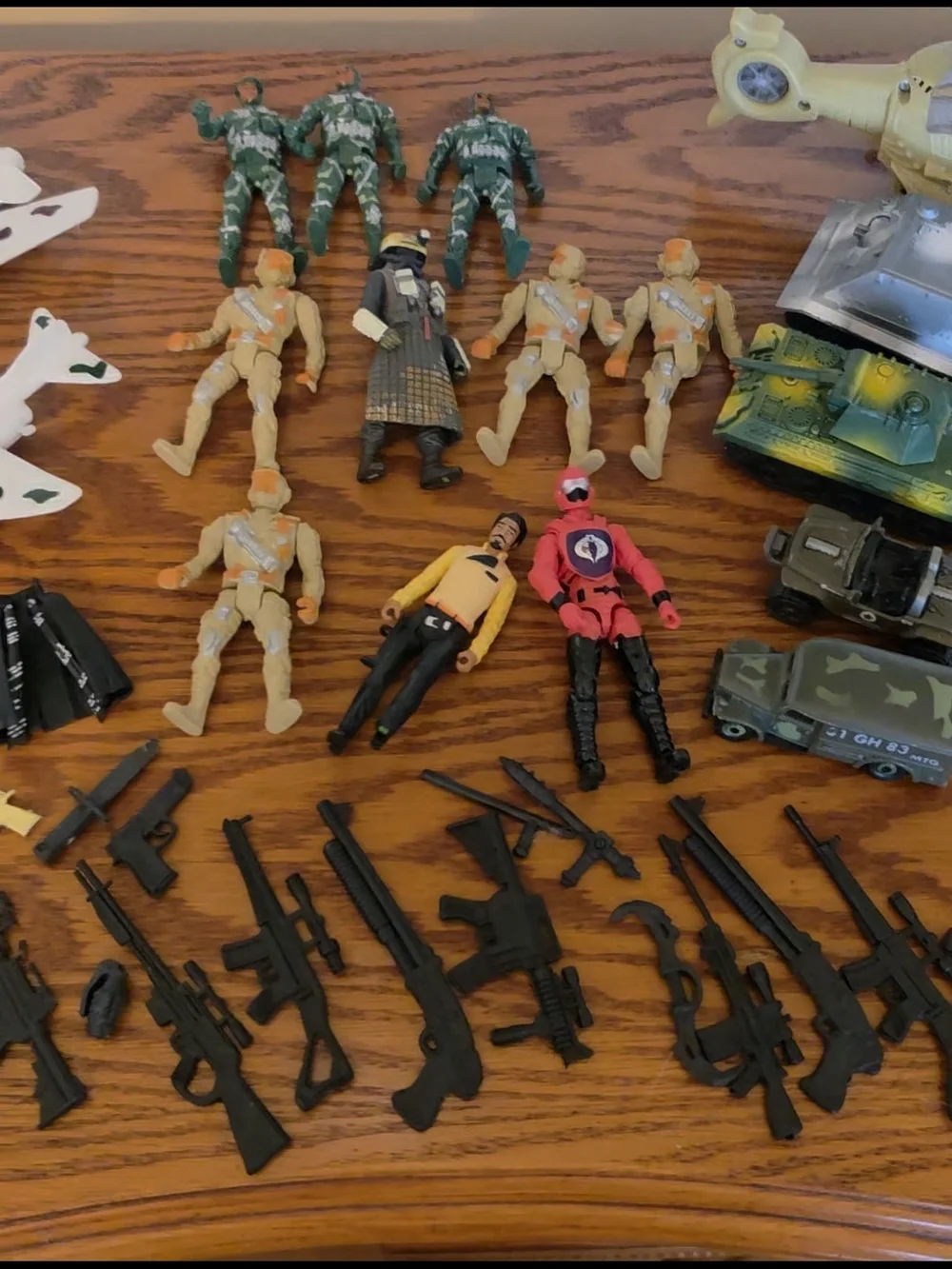 HUGE LOT!! Classic Toy Army Soldiers Playset - Green, Tan, Red, Yellow